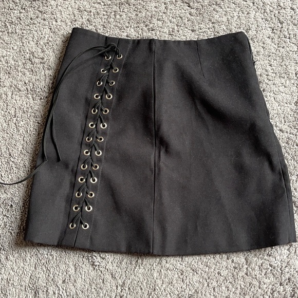 Black mini skirt with front tie - Picture 1 of 2